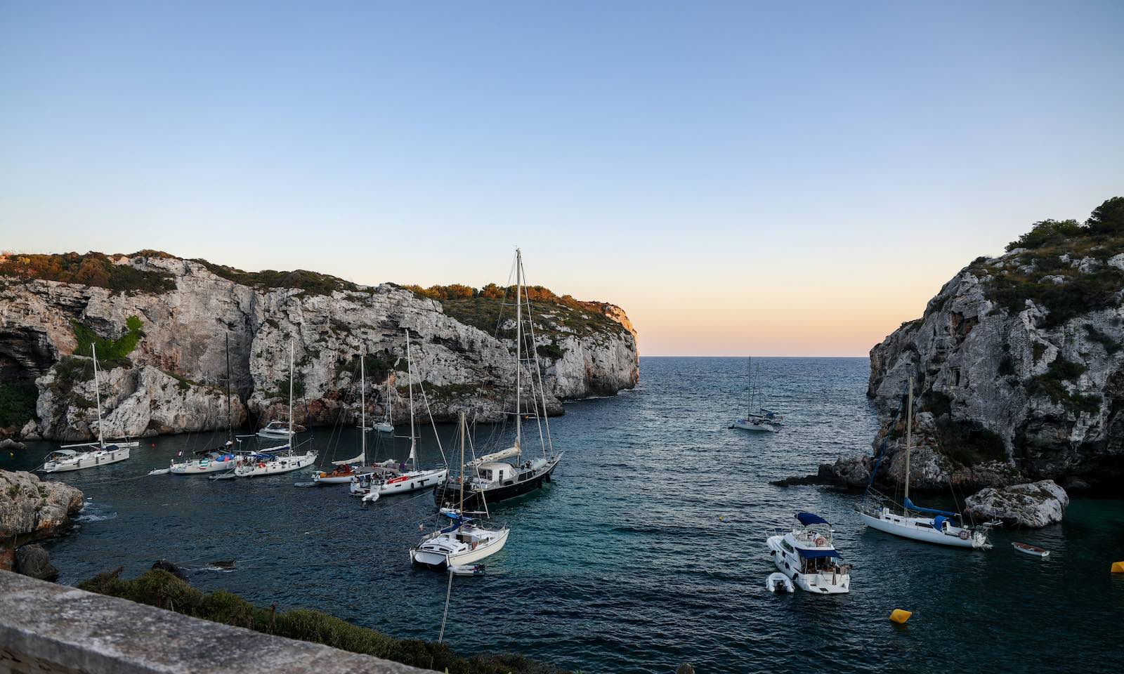 Menorca en barco: Descubre la isla desde otro prisma